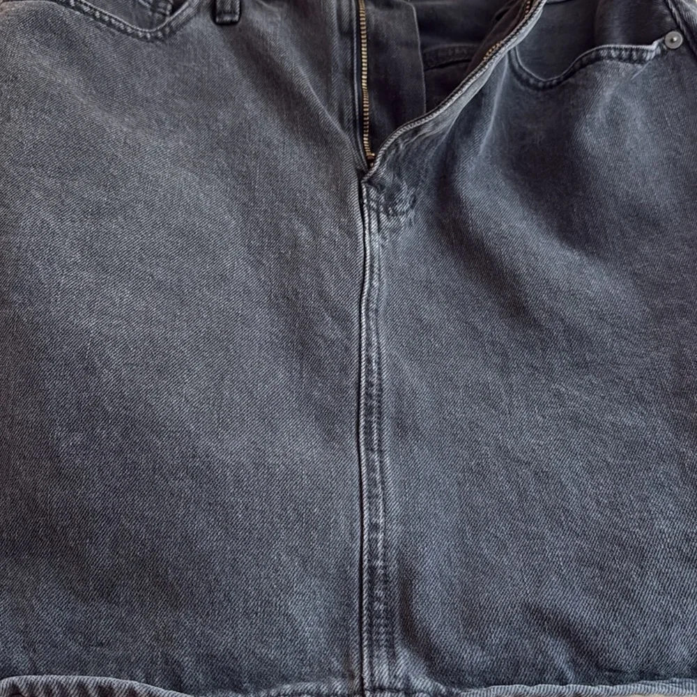 🙂 Madewell Charcoal Denim Mini Skirt - Picture 7 of 7